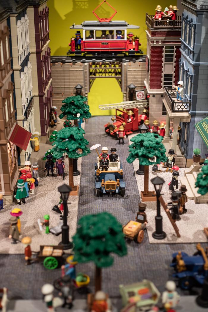 Clases de historia con Playmobil: la exposición de los clicks que te lleva del Antiguo Egipto a la actualidad