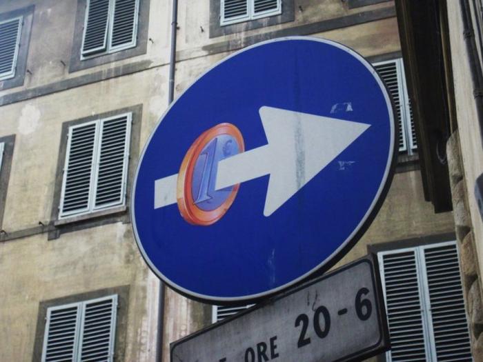 Arte callejero 'interactivo': las pegatinas de Katie Sokoler te siguen los pasos (FOTOS)