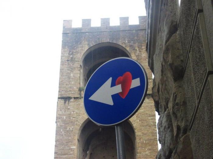 Arte callejero 'interactivo': las pegatinas de Katie Sokoler te siguen los pasos (FOTOS)