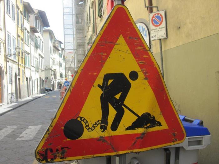 Arte callejero 'interactivo': las pegatinas de Katie Sokoler te siguen los pasos (FOTOS)