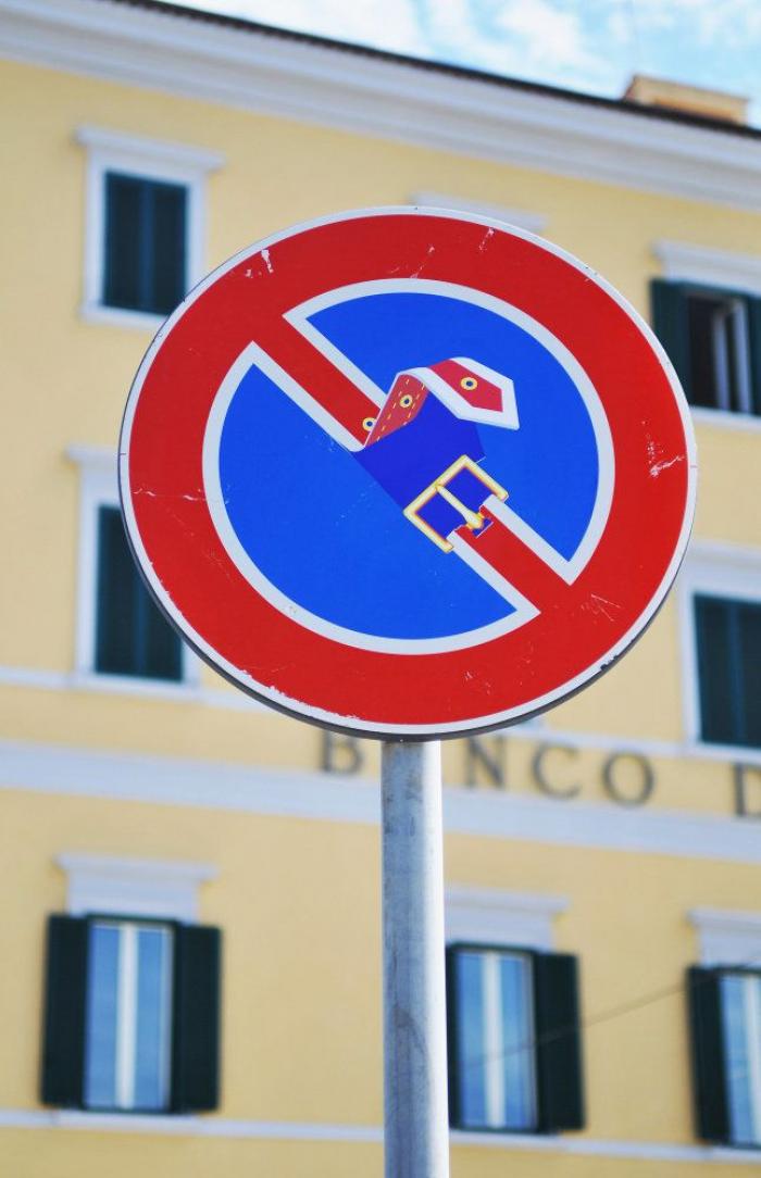 Arte callejero 'interactivo': las pegatinas de Katie Sokoler te siguen los pasos (FOTOS)