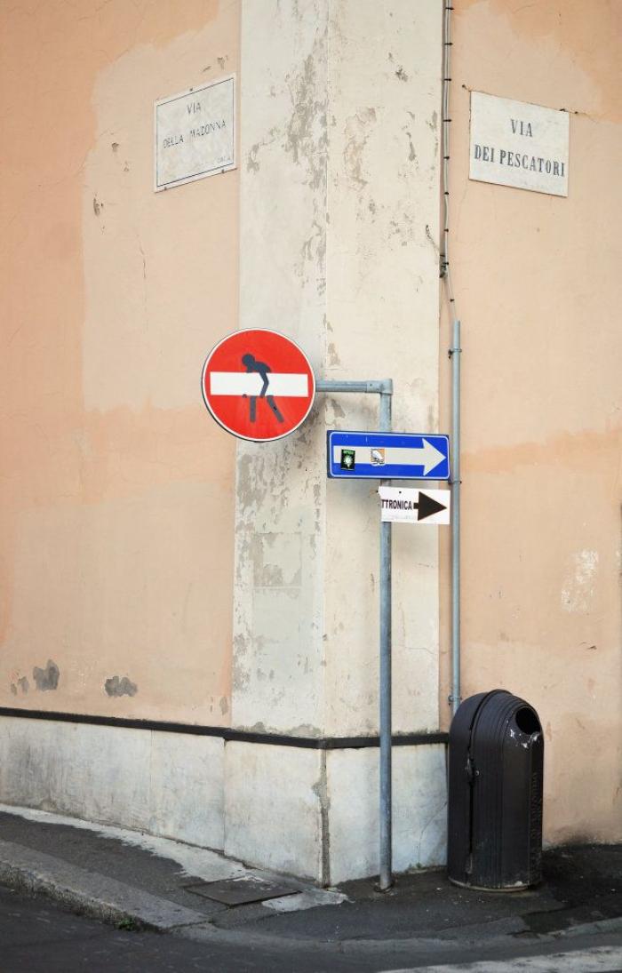 Arte callejero 'interactivo': las pegatinas de Katie Sokoler te siguen los pasos (FOTOS)