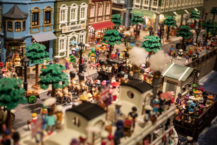Clases de historia con Playmobil: la exposición de los clicks que te lleva del Antiguo Egipto a la actualidad
