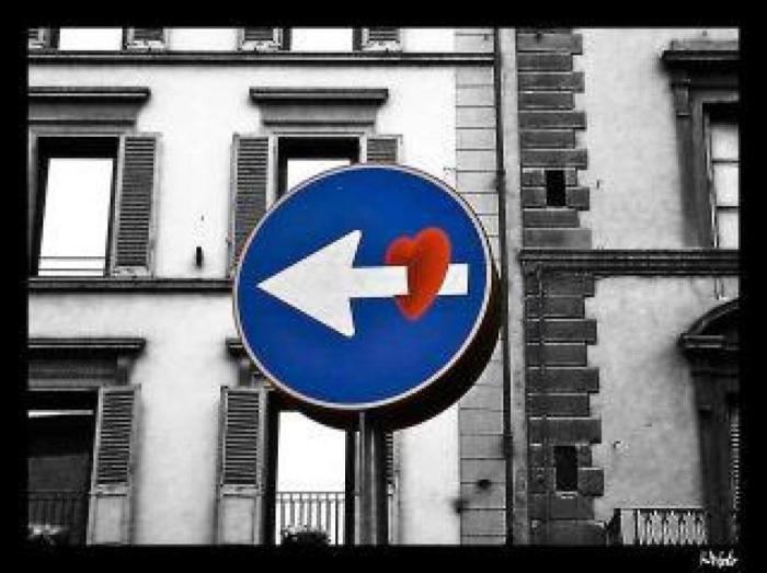 Arte callejero 'interactivo': las pegatinas de Katie Sokoler te siguen los pasos (FOTOS)