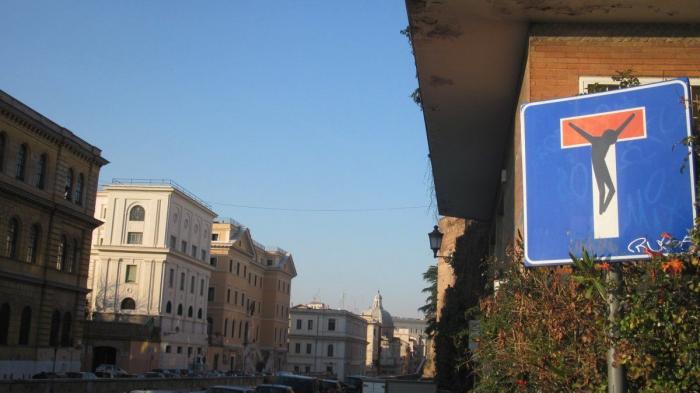 Arte callejero 'interactivo': las pegatinas de Katie Sokoler te siguen los pasos (FOTOS)