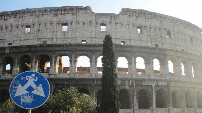 Arte callejero 'interactivo': las pegatinas de Katie Sokoler te siguen los pasos (FOTOS)