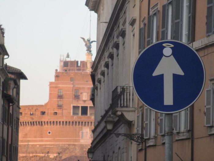 Arte callejero 'interactivo': las pegatinas de Katie Sokoler te siguen los pasos (FOTOS)