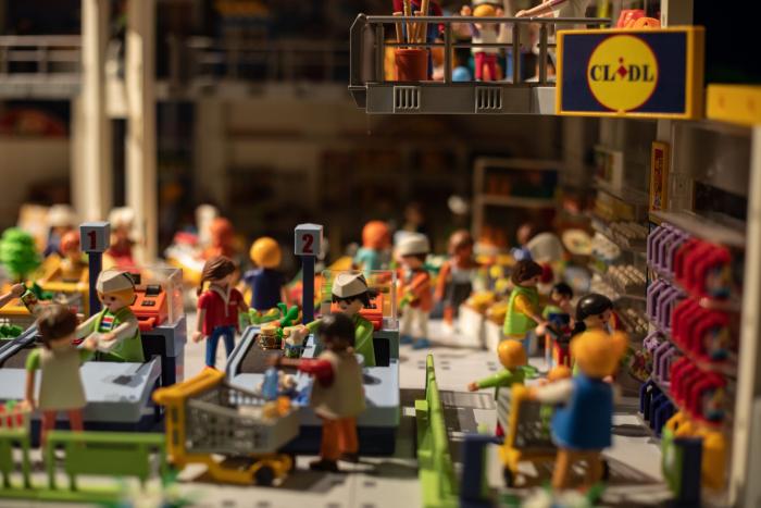 Clases de historia con Playmobil: la exposición de los clicks que te lleva del Antiguo Egipto a la actualidad