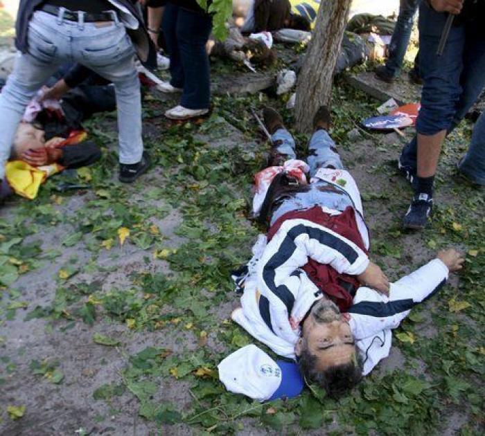 Miles de personas protestan contra el Gobierno cerca del lugar del atentado de Ankara