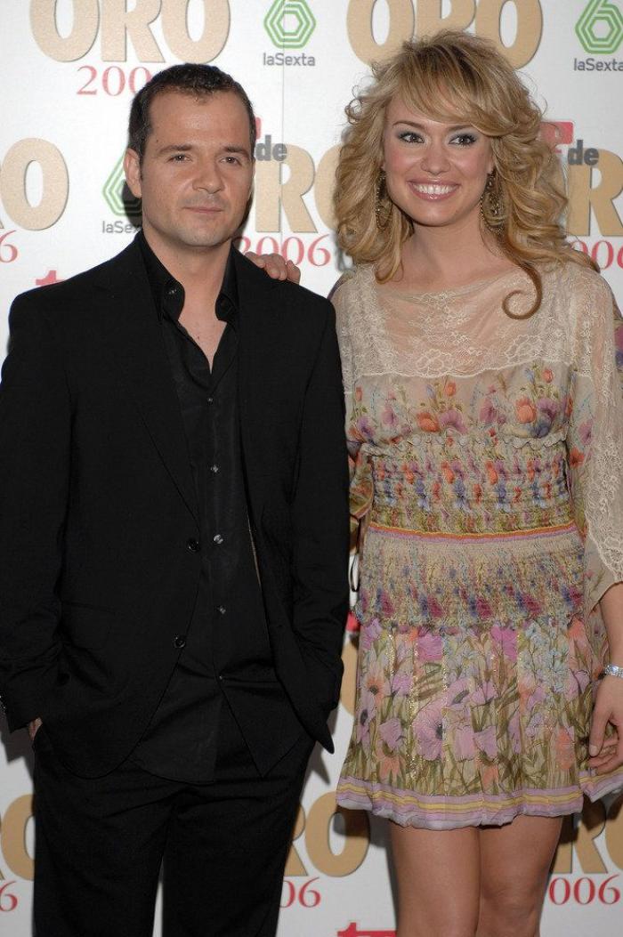 Patricia Conde enseña su truco para no aburrirse en el gimnasio: un libro