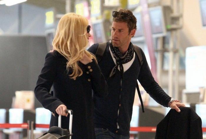 Patricia Conde enseña su truco para no aburrirse en el gimnasio: un libro