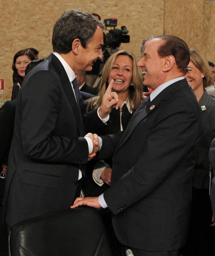 Berlusconi asegura ahora que si Monti se presenta como candidato, él no lo hará (FOTOS)