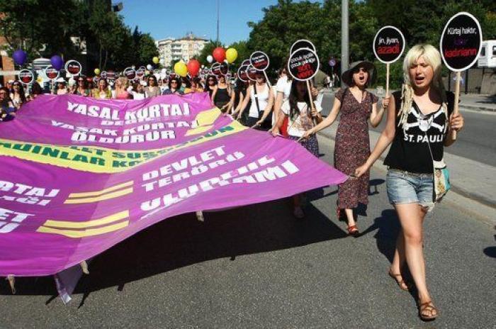 De madera envuelta en papiro a la copa: así ha cambiado la higiene menstrual
