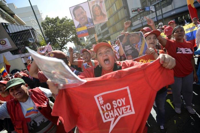 Miles de personas marchan por Caracas en apoyo a Hugo Chávez (FOTOS)
