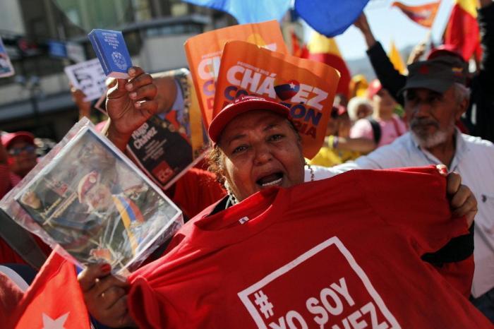 Miles de personas marchan por Caracas en apoyo a Hugo Chávez (FOTOS)