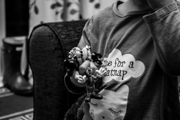 Denuncian ante el Defensor las expulsiones de niños con autismo den varios campamentos