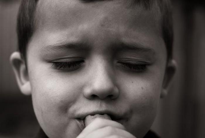 Denuncian ante el Defensor las expulsiones de niños con autismo den varios campamentos