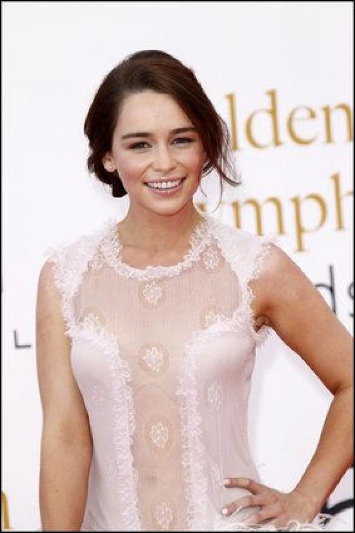 Emilia Clarke, borracha y retocada para su posado como la mujer más sexy del mundo en 'Esquire'