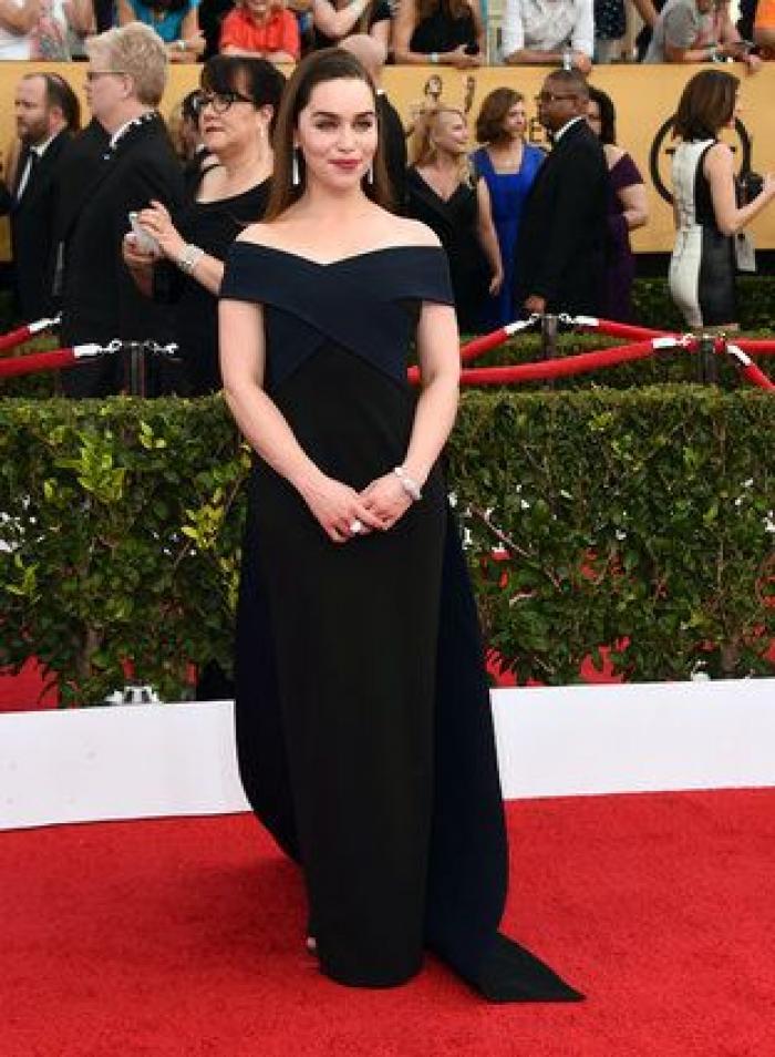 Emilia Clarke, borracha y retocada para su posado como la mujer más sexy del mundo en 'Esquire'