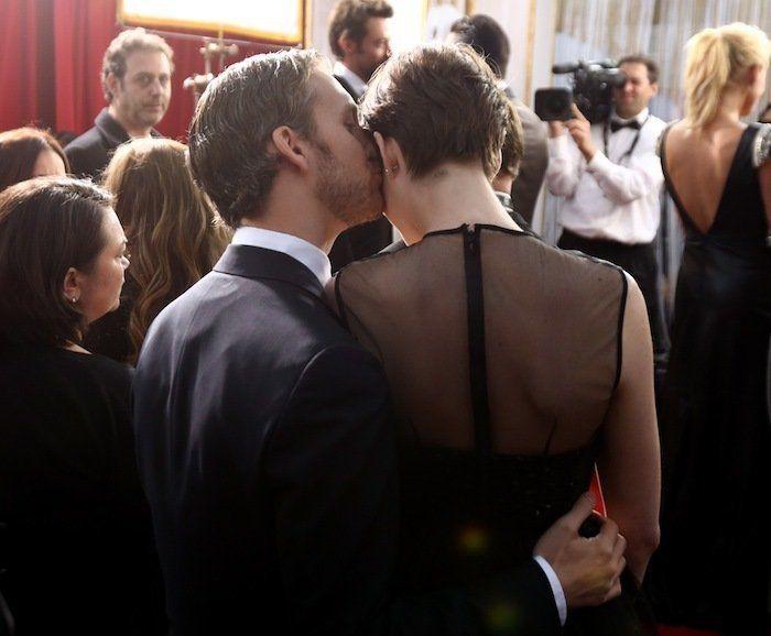 Descuidos de famosas: Jennifer Lawrence con vestido "roto" en los premios del Sindicato de Actores (FOTOS, GIF)