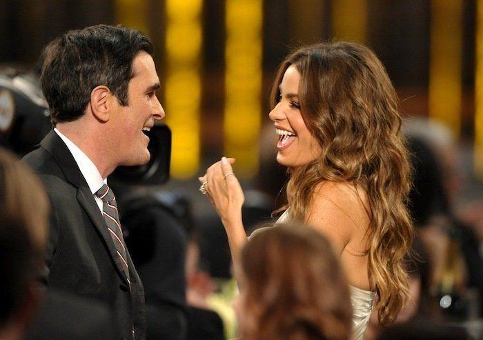 Descuidos de famosas: Jennifer Lawrence con vestido "roto" en los premios del Sindicato de Actores (FOTOS, GIF)