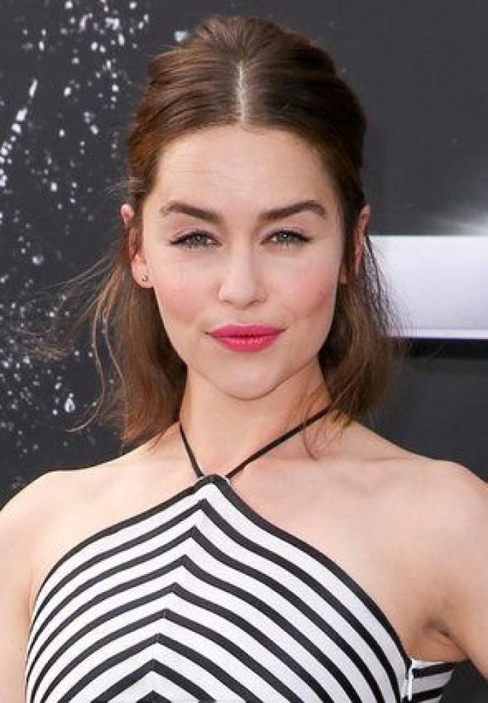 Emilia Clarke, borracha y retocada para su posado como la mujer más sexy del mundo en 'Esquire'