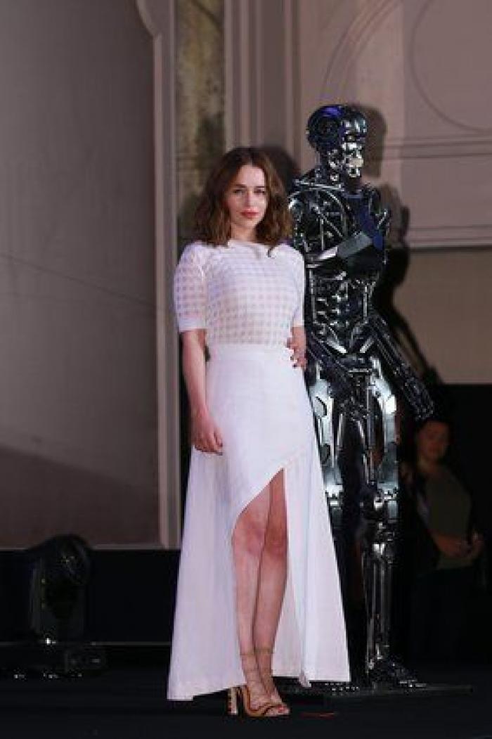 Emilia Clarke, borracha y retocada para su posado como la mujer más sexy del mundo en 'Esquire'