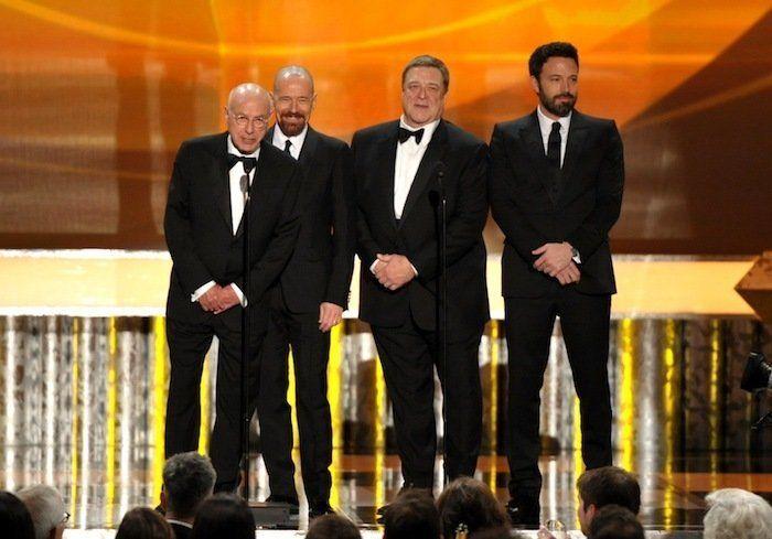 Descuidos de famosas: Jennifer Lawrence con vestido "roto" en los premios del Sindicato de Actores (FOTOS, GIF)