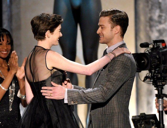 Descuidos de famosas: Jennifer Lawrence con vestido "roto" en los premios del Sindicato de Actores (FOTOS, GIF)