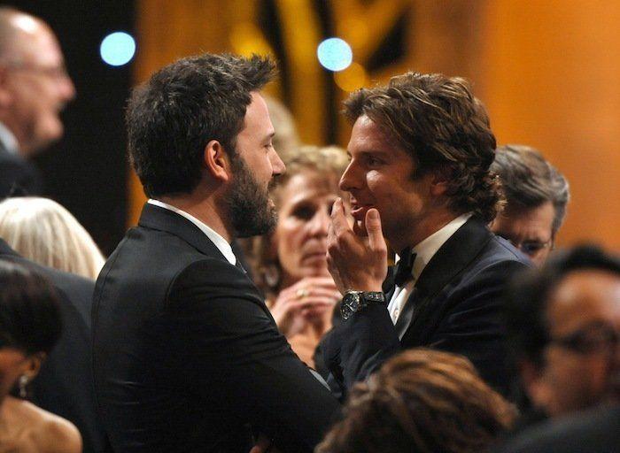 Descuidos de famosas: Jennifer Lawrence con vestido "roto" en los premios del Sindicato de Actores (FOTOS, GIF)