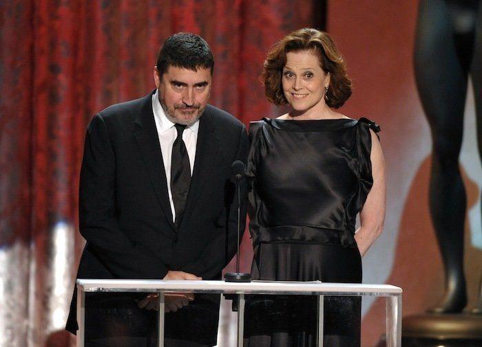 Descuidos de famosas: Jennifer Lawrence con vestido "roto" en los premios del Sindicato de Actores (FOTOS, GIF)