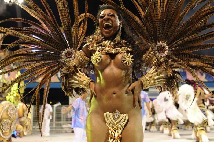 Disfraces 2013: Brasil se entrega de lleno a su multitudinario carnaval (FOTOS)