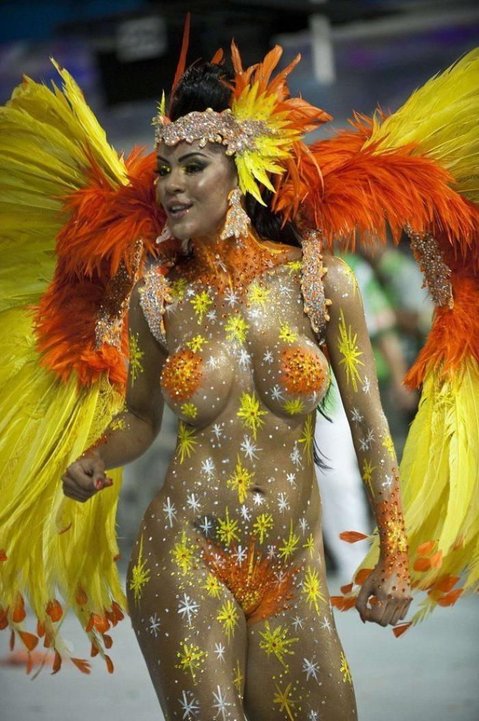 Disfraces 2013: Brasil se entrega de lleno a su multitudinario carnaval (FOTOS)