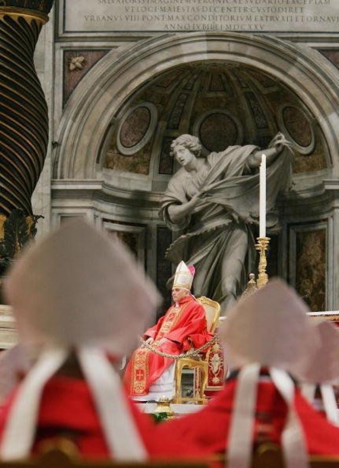 La Iglesia crítica con la jerarquía: "La renuncia es una buena noticia porque Benedicto XVI acaparó el poder"