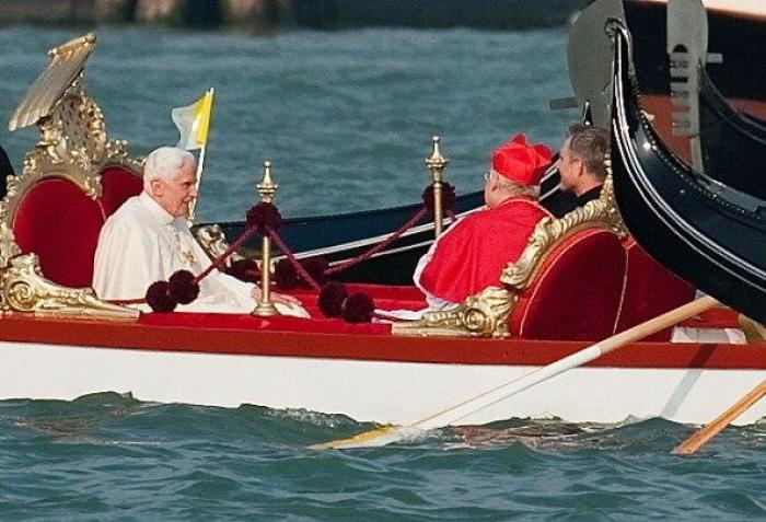 La Iglesia crítica con la jerarquía: "La renuncia es una buena noticia porque Benedicto XVI acaparó el poder"