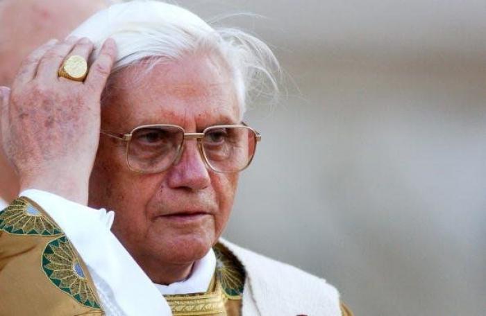 Lombardi reconoce que el papa se golpeó la cabeza con el lavabo durante su viaje a México