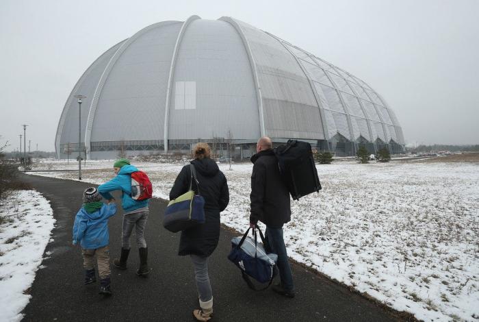 'Paraíso' tropical artificial de Alemania: un antiguo hangar para imaginar la playa todo el año (FOTOS)
