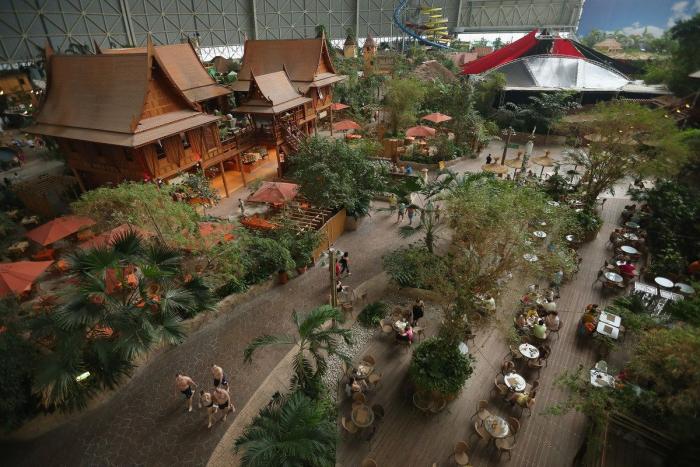 'Paraíso' tropical artificial de Alemania: un antiguo hangar para imaginar la playa todo el año (FOTOS)