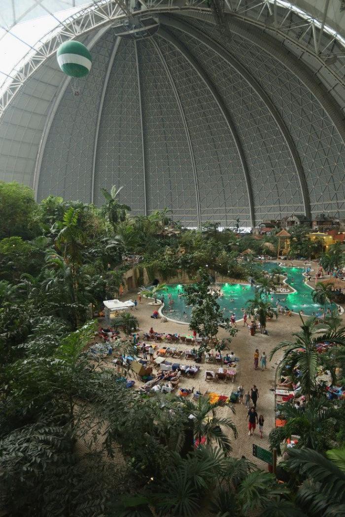 'Paraíso' tropical artificial de Alemania: un antiguo hangar para imaginar la playa todo el año (FOTOS)
