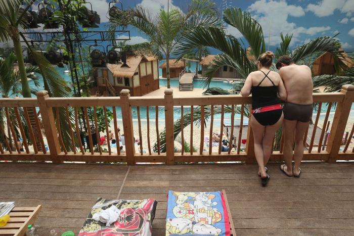 'Paraíso' tropical artificial de Alemania: un antiguo hangar para imaginar la playa todo el año (FOTOS)