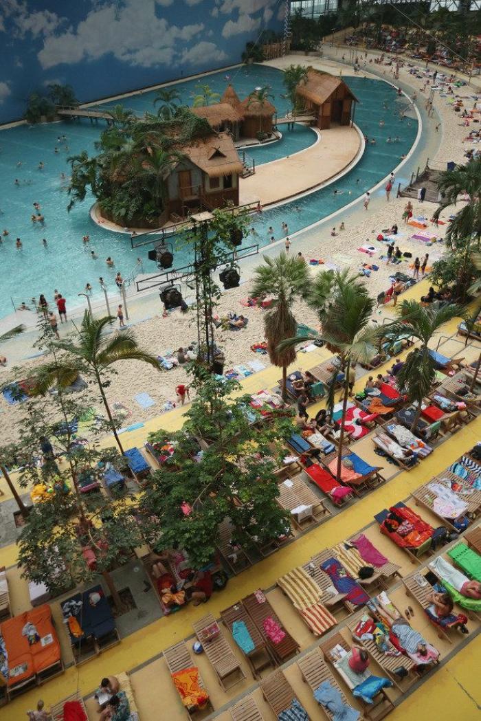'Paraíso' tropical artificial de Alemania: un antiguo hangar para imaginar la playa todo el año (FOTOS)