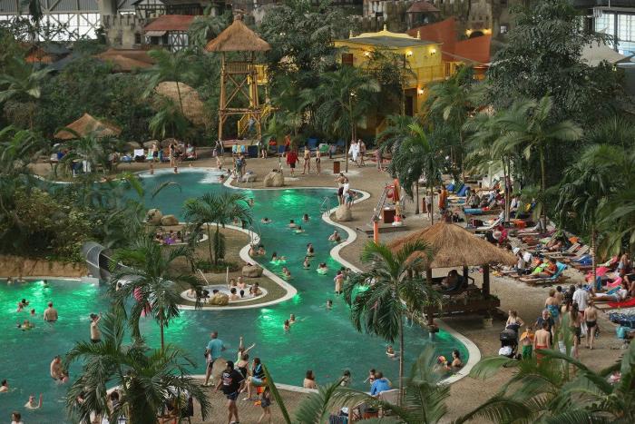 'Paraíso' tropical artificial de Alemania: un antiguo hangar para imaginar la playa todo el año (FOTOS)