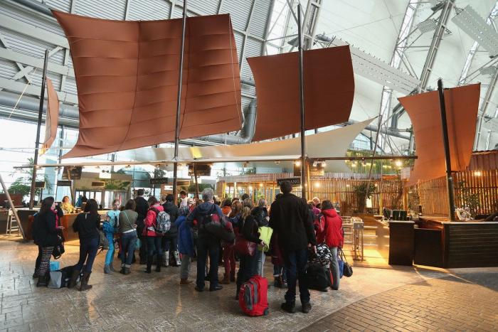 'Paraíso' tropical artificial de Alemania: un antiguo hangar para imaginar la playa todo el año (FOTOS)
