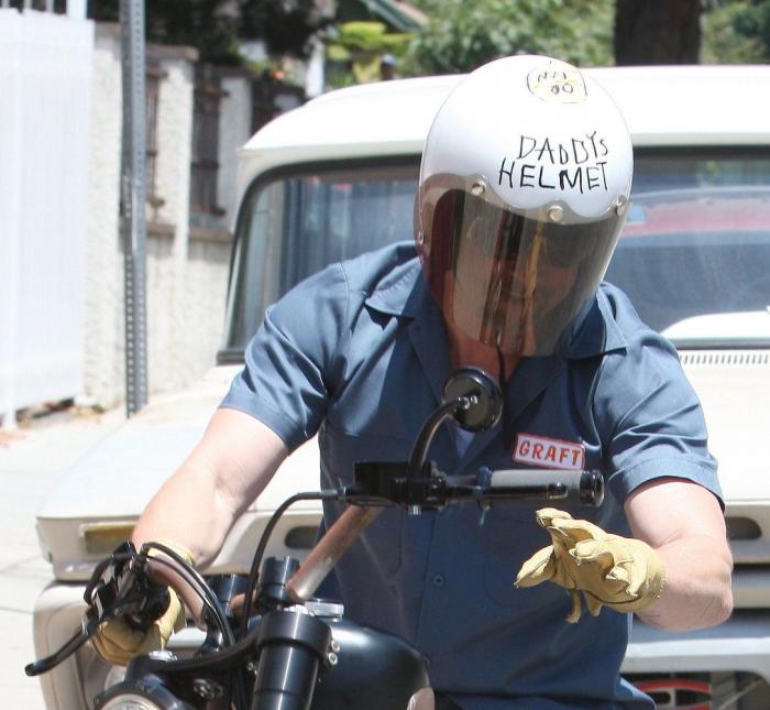 Angelina Jolie se la juega a Brad Pitt