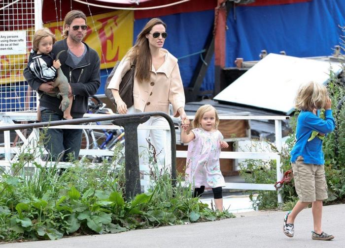 Angelina Jolie se la juega a Brad Pitt