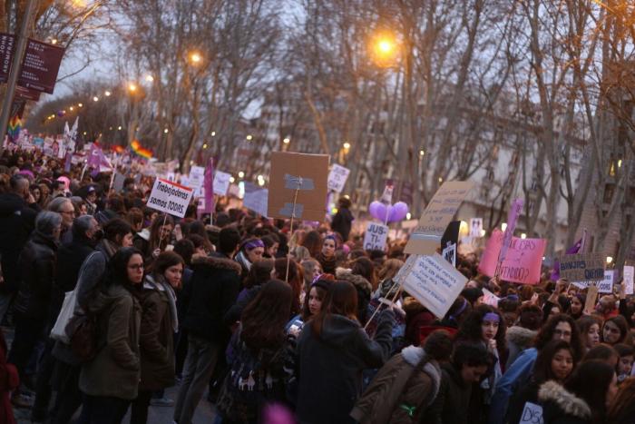 El Gobierno retrasa de nuevo la entrada en vigor de la ampliación del permiso por paternidad "por un error"