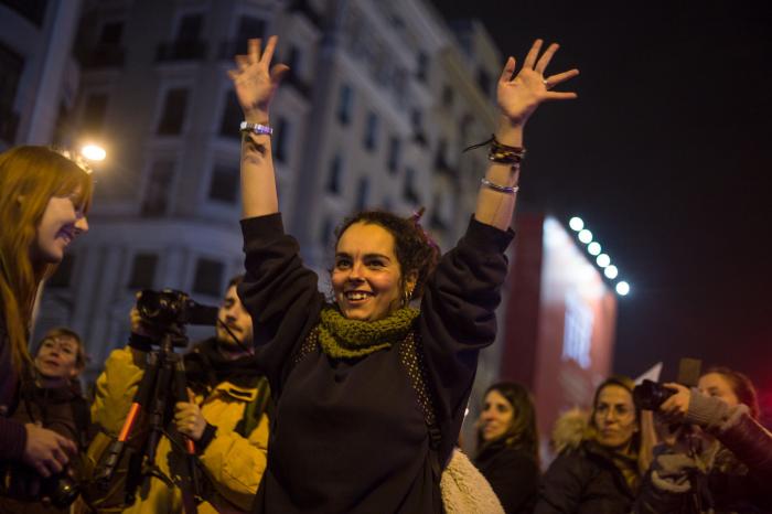 El Gobierno retrasa de nuevo la entrada en vigor de la ampliación del permiso por paternidad "por un error"