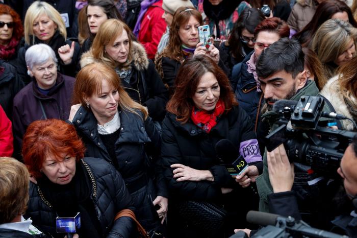 El Gobierno retrasa de nuevo la entrada en vigor de la ampliación del permiso por paternidad "por un error"