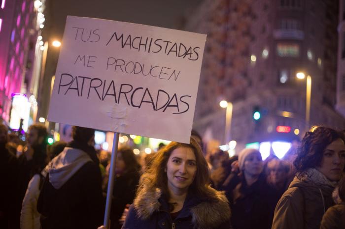 El Gobierno retrasa de nuevo la entrada en vigor de la ampliación del permiso por paternidad "por un error"