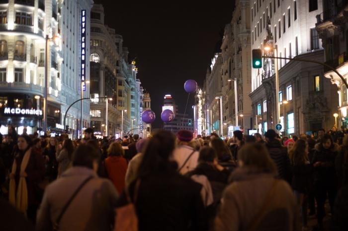 El Gobierno retrasa de nuevo la entrada en vigor de la ampliación del permiso por paternidad "por un error"